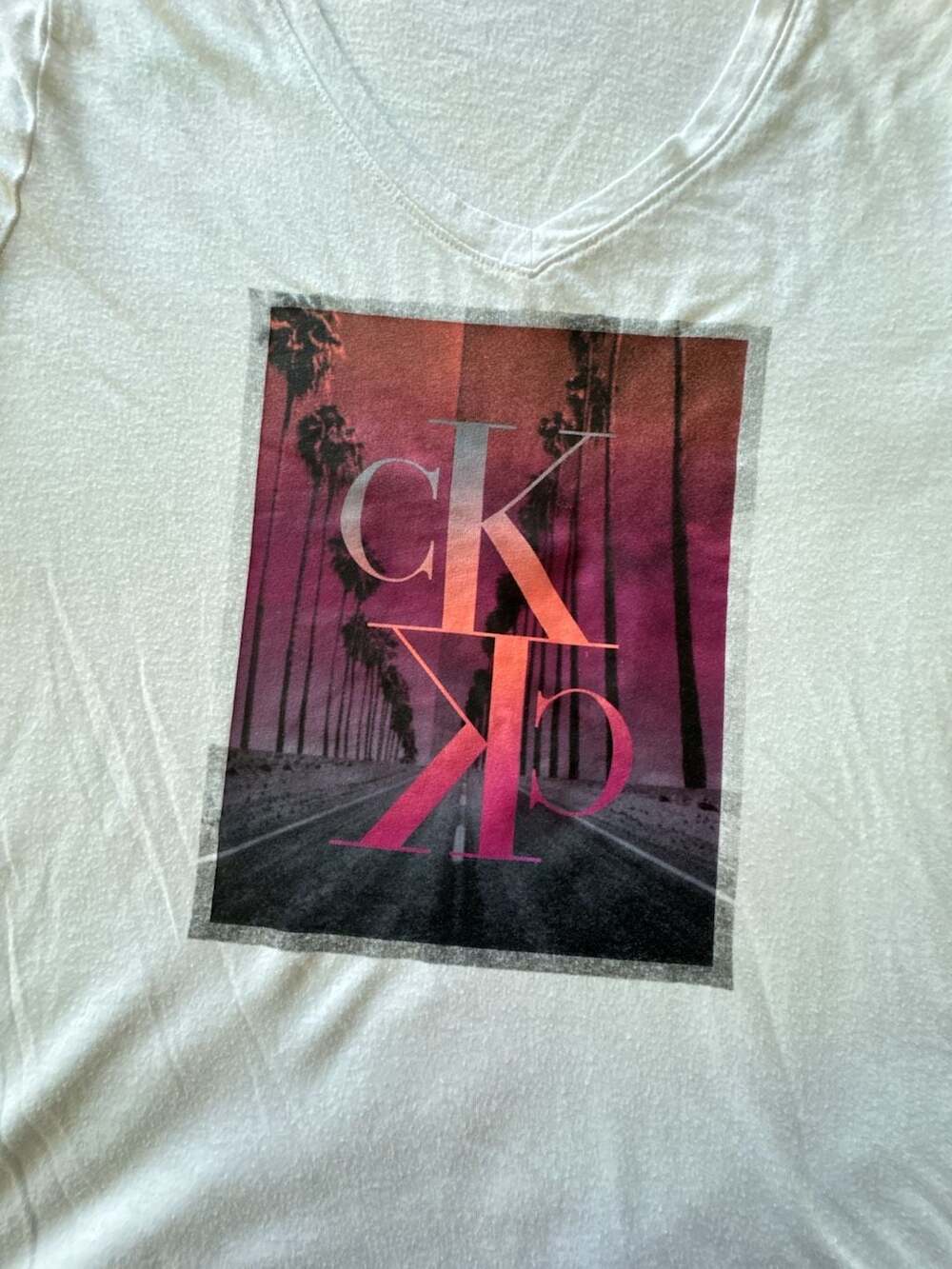 Calvin Klein Jeans V-Neck Graphic T-Shirt Size M White Cotton Modal